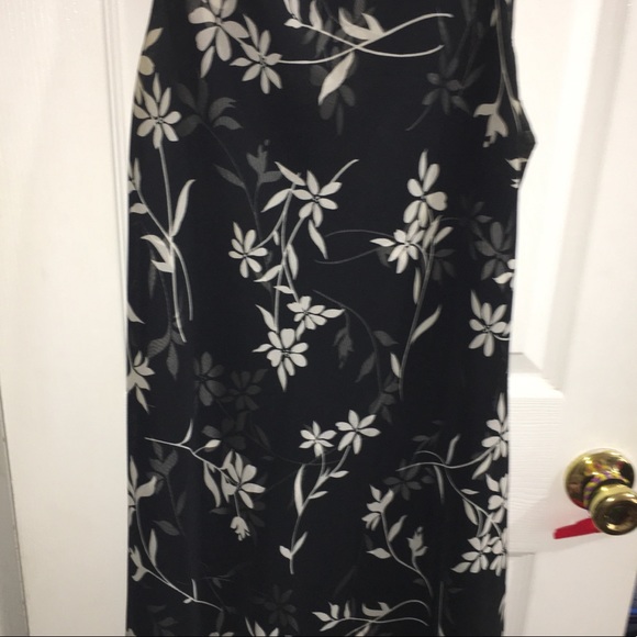 Black dress with white floral pattern - Picture 3 of 5